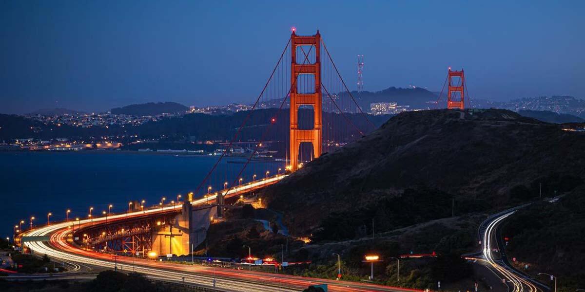 Golden Gate Bridge at night