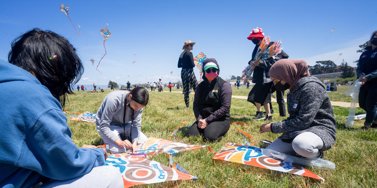 IYEL youth assemble their kites at Crissy Field