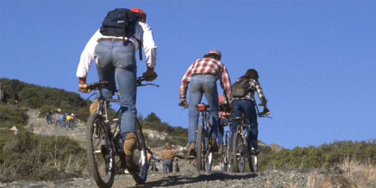 From the Azalea Hill drop-off point, it was only a 300-foot climb to the start. Left to right: Charlie Kelly, Joe Breeze, and Wende Cragg heading towards Serpentine Hill and Repack.