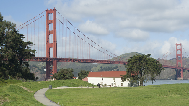 Warming Hut and the Golden Gate Bridge