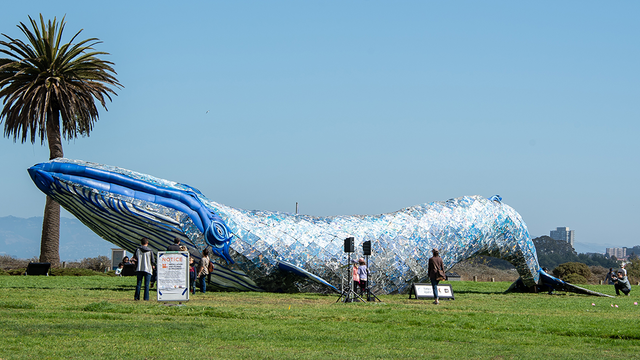 The Big Blue Whale sculpture 