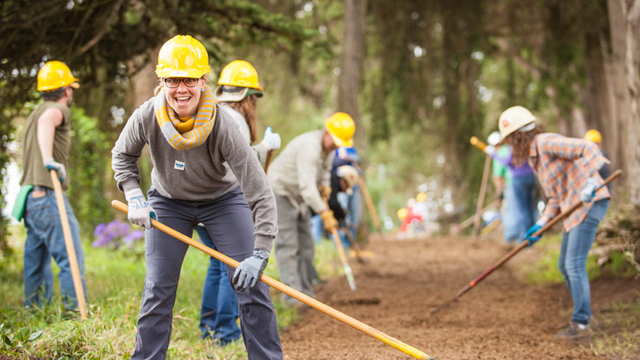 Stewardship Trail Volunteers in Fort Miley
