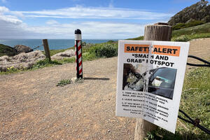 Sign saying "Smash and Grab Hotspot"