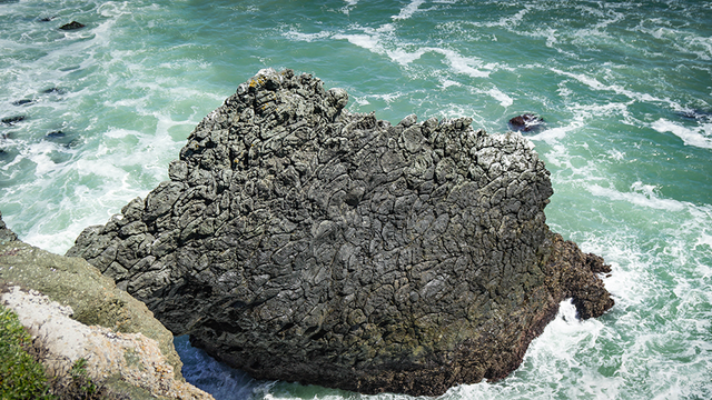 Pillow basalt by Point Bonita Lighthouse