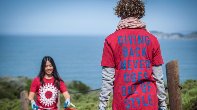 Volunteers at Presidio Bluffs