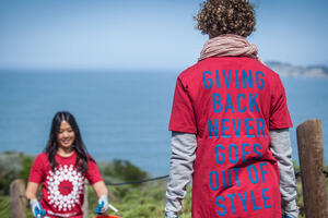 Volunteers at Presidio Bluffs