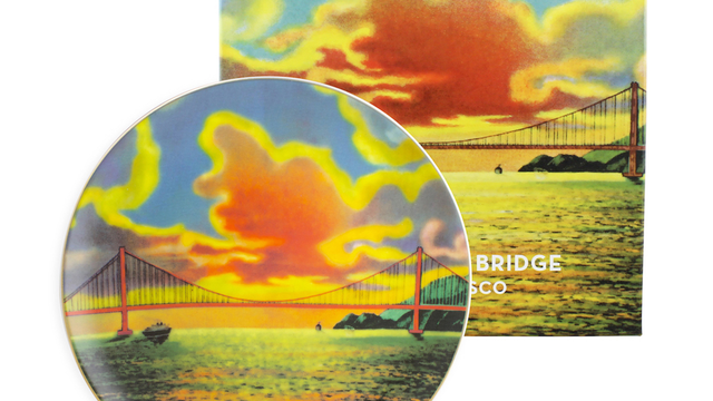 Serving plate featuring a vintage image of San Francisco.