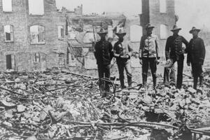 Soldiers in San Francisco after the 1906 earthquake 