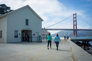 Warming Hut in front of the Golden Gate Bridge