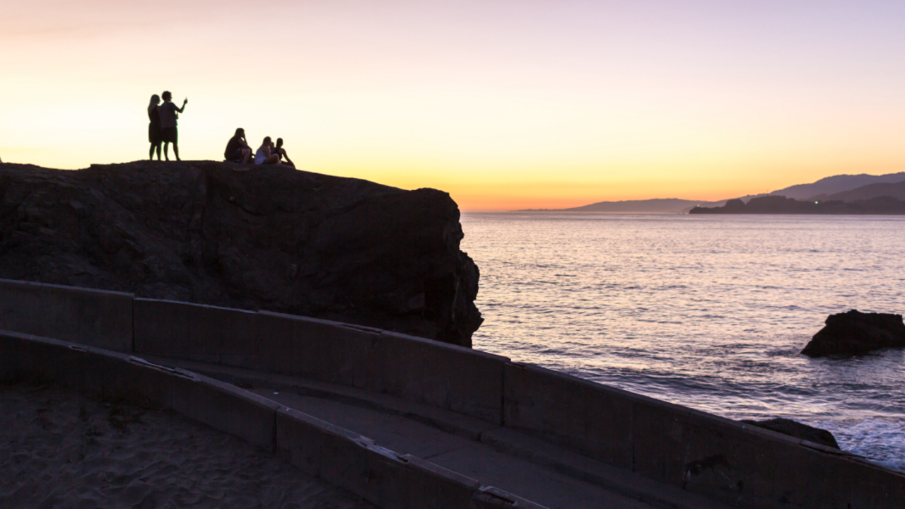 A_CHBE_150920_PMM_0002_2x1.jpg Sunset with a view