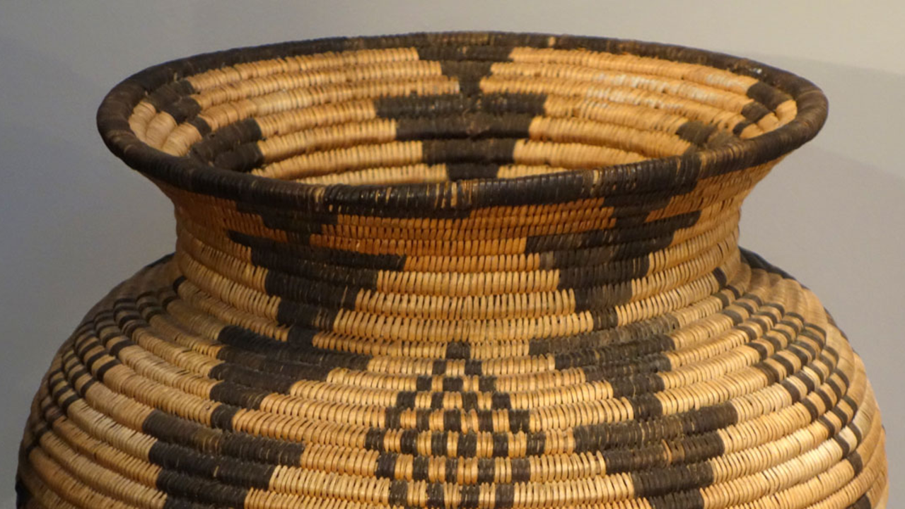 DSC01849_Basket_Apache_people_Arizona_1900_coiled_willow_and_devil's claw__2x1.jpg Basket, Apache people, Arizona, circa 1900, coiled willow and devil's claw
