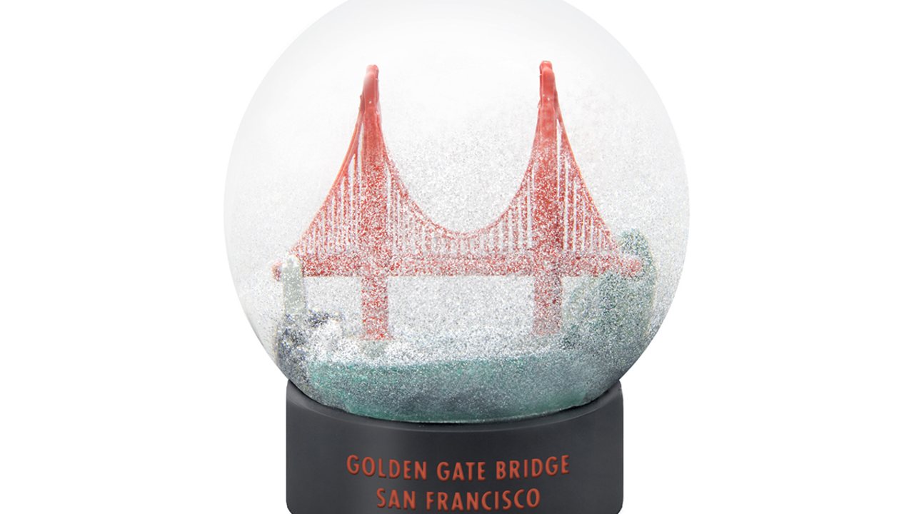 Golden Gate Bridge fog globe. Golden Gate Bridge fog globe.