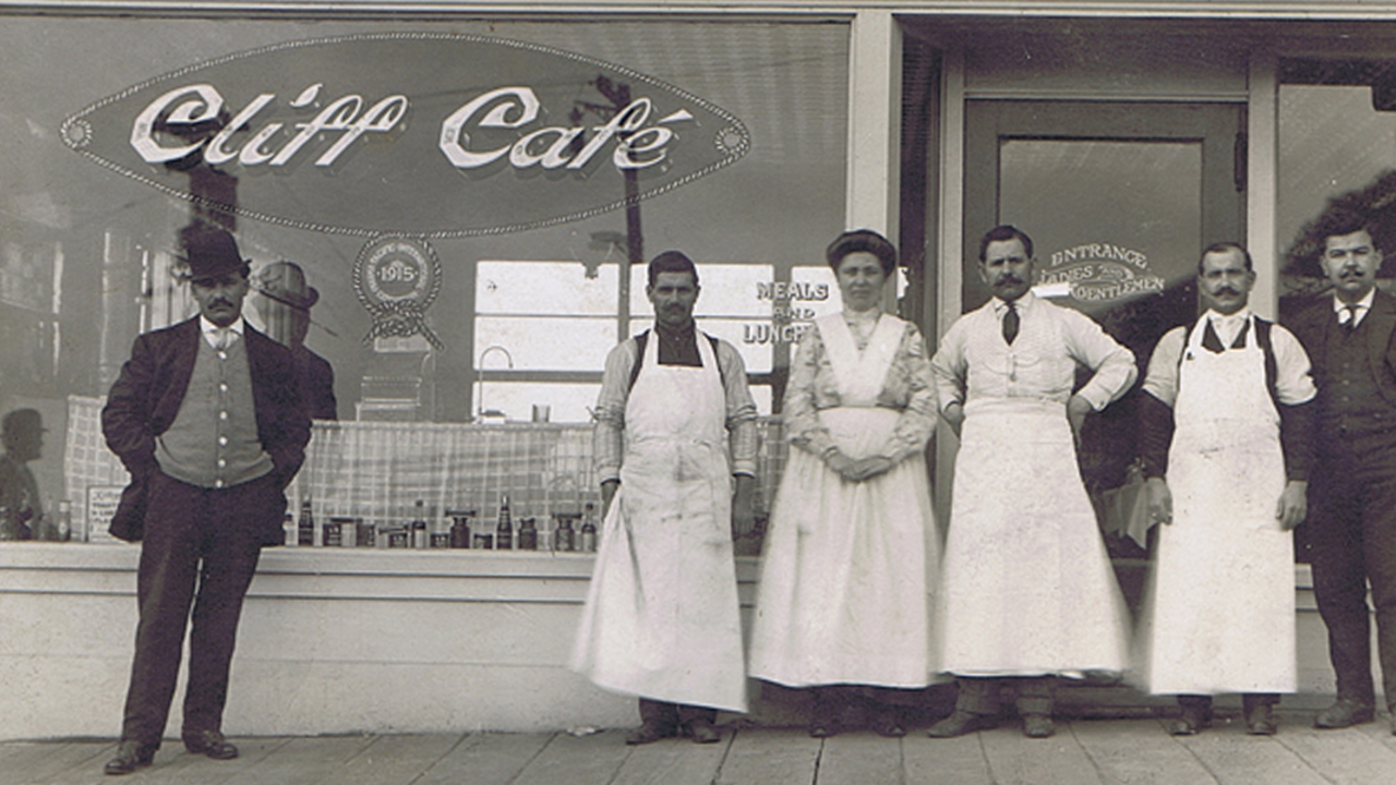 Koch-Cliff Cafe & staff c1912