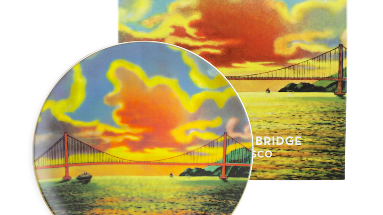 Serving plate featuring a vintage image of San Francisco. Serving plate featuring a vintage image of San Francisco.