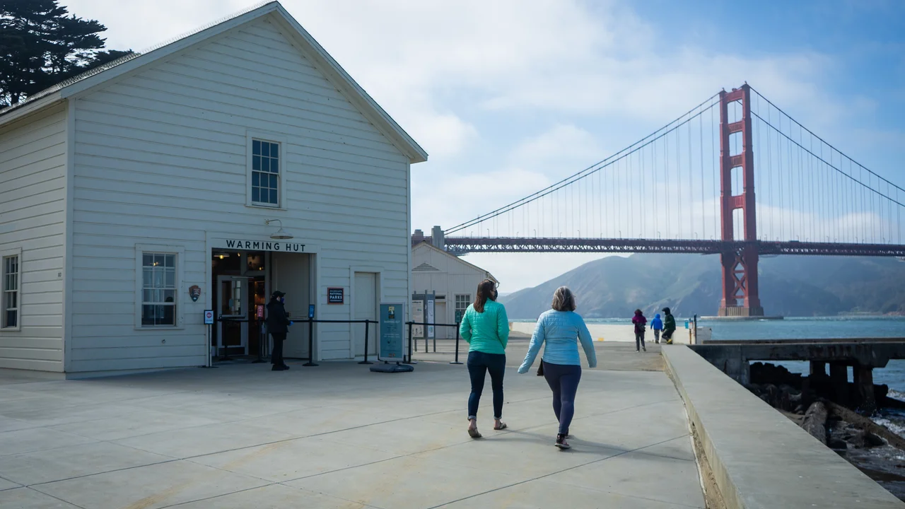 Warming Hut in front of the Golden Gate Bridge