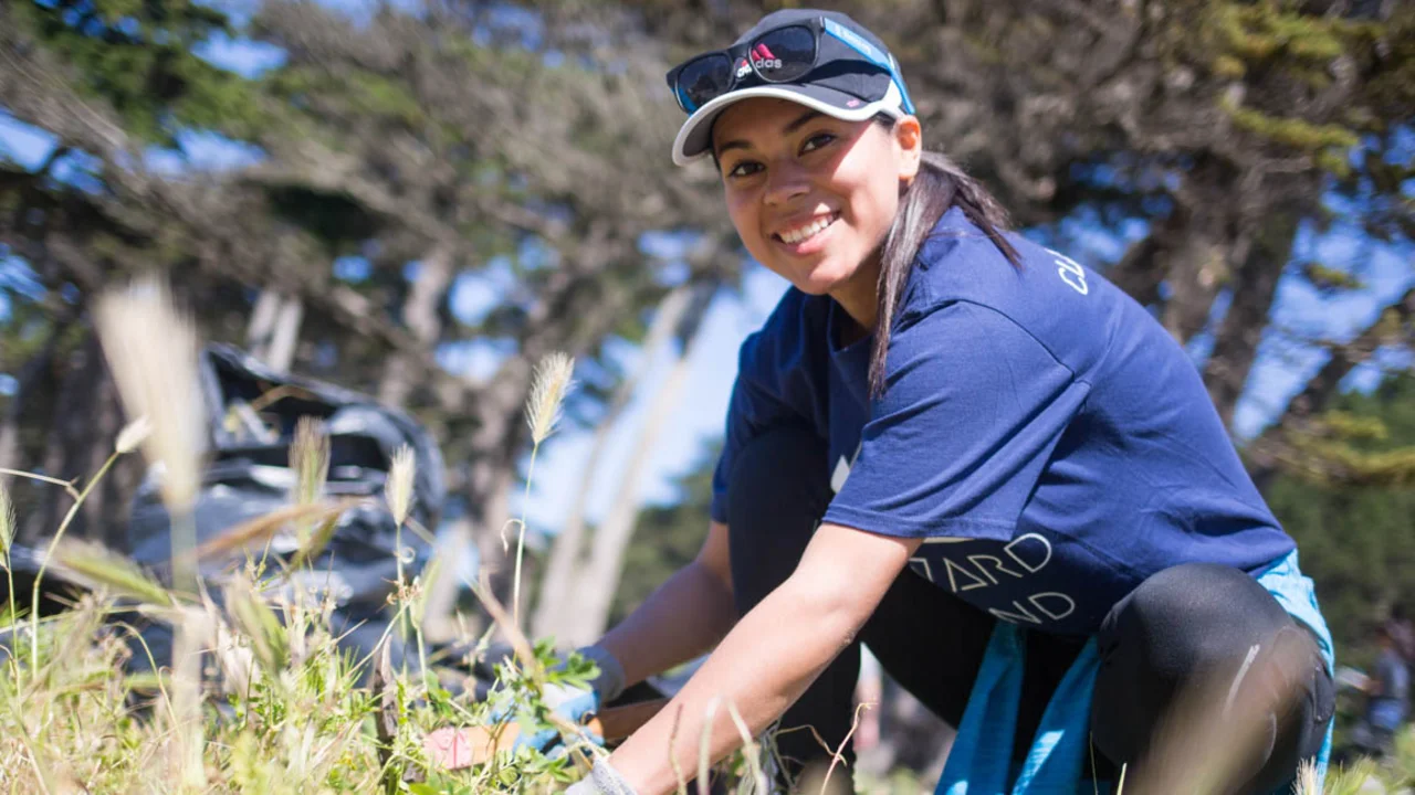 Volunteer at work in Lands End