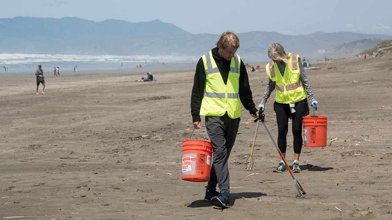 OCBE_220423_FXM8849_2x1.jpg Volunteer removing litter at Ocean Beach