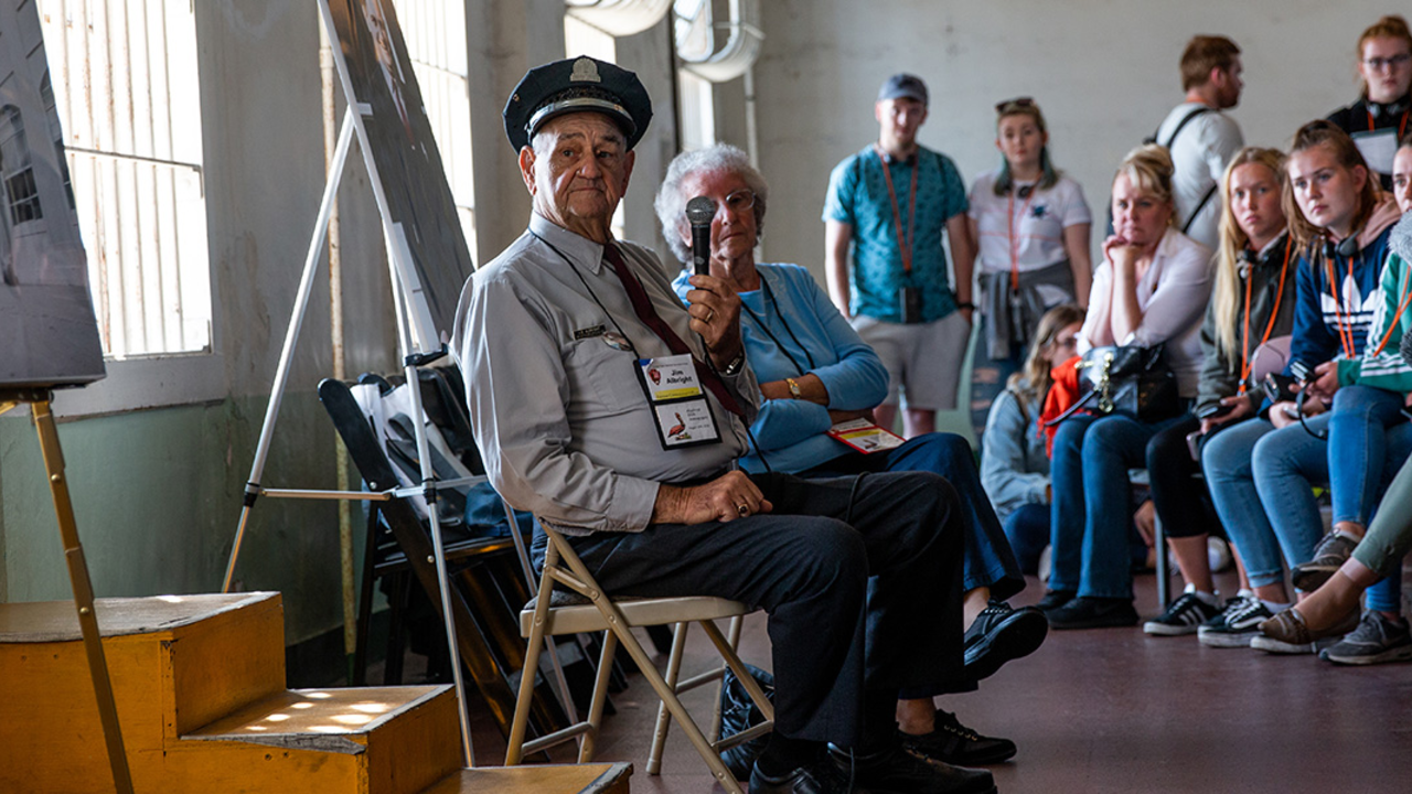 Former Alcatraz guard Jim Albright speaks at the final Alcatraz reunion on August 12, 2018.