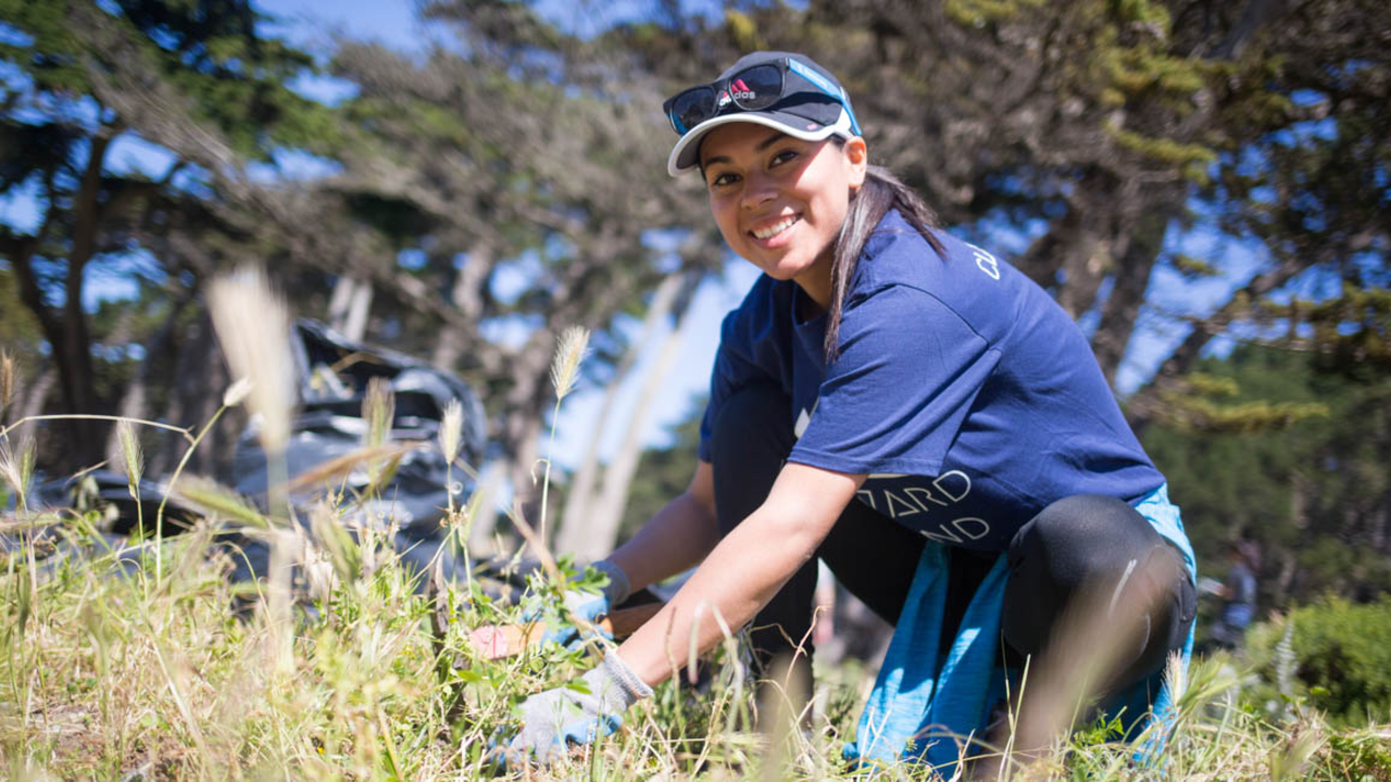 Volunteer at work in Lands End