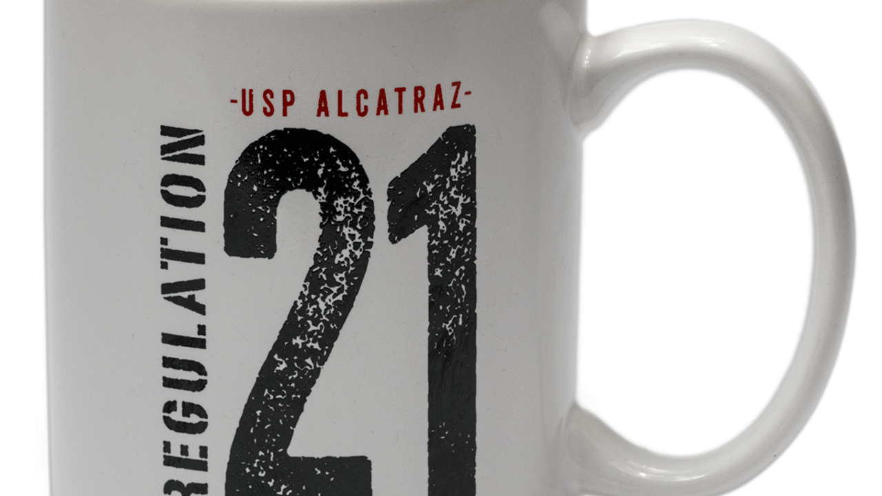 Mug with Alcatraz Regulation 21 text