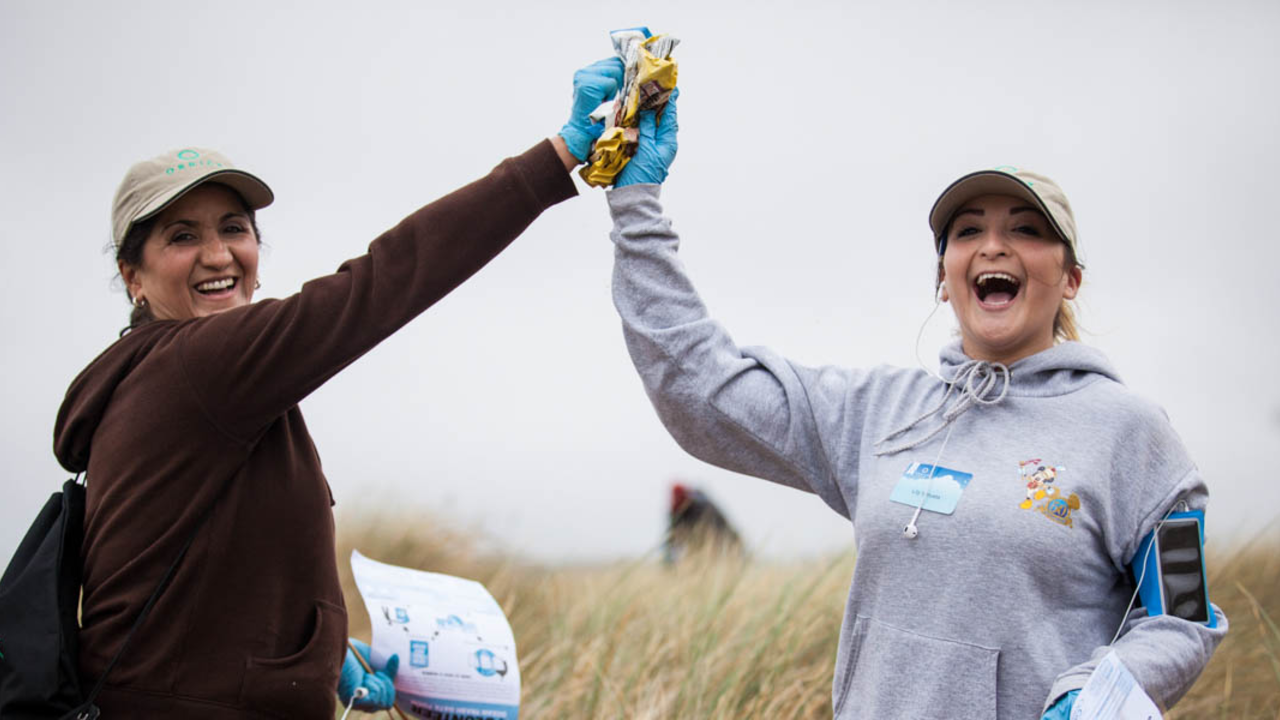 Volunteers at Coast Cleanup Day