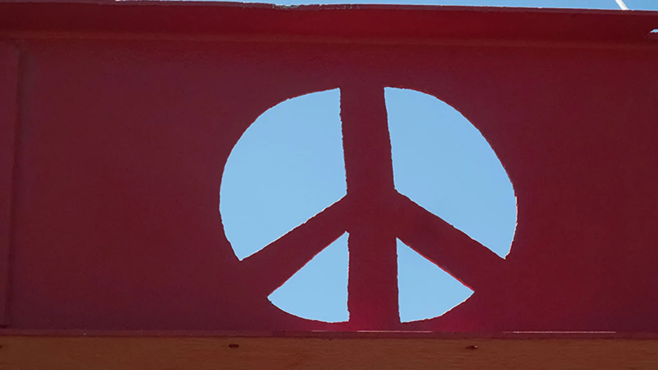 Mark di Suvero, 'Mother Peace' close up