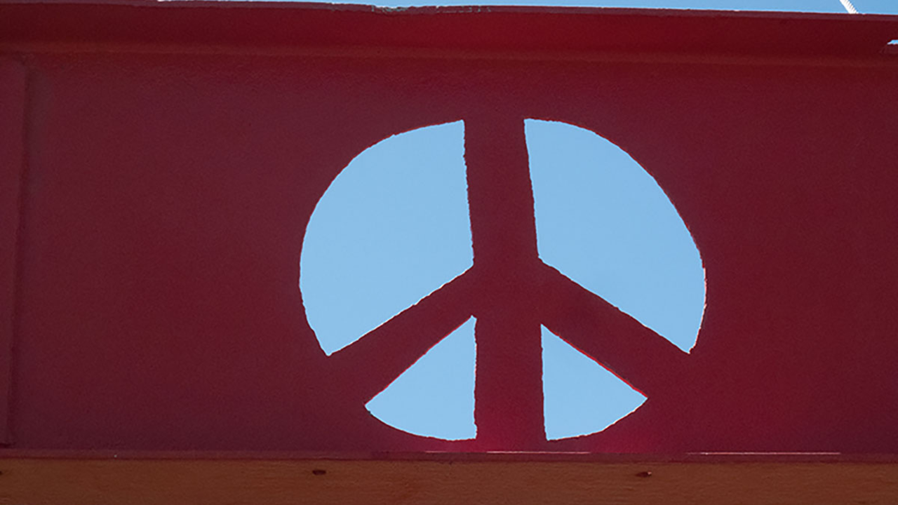 Mark di Suvero, 'Mother Peace' close up