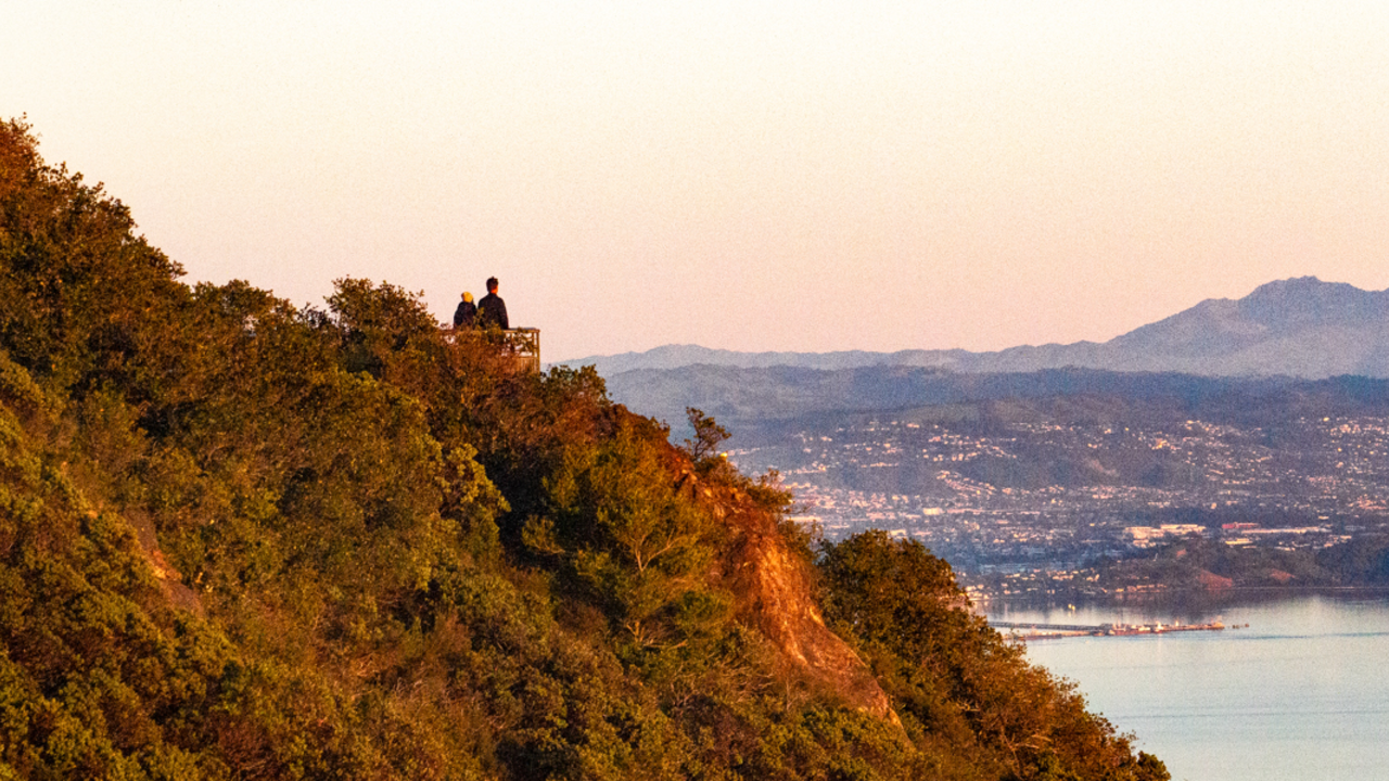 A sunset view of the Bay Area from the east peak of Mount Tam