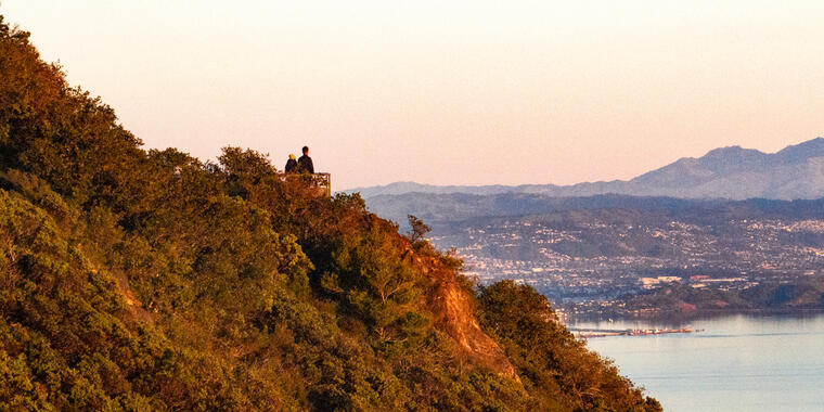 A sunset view of the Bay Area from the east peak of Mount Tam