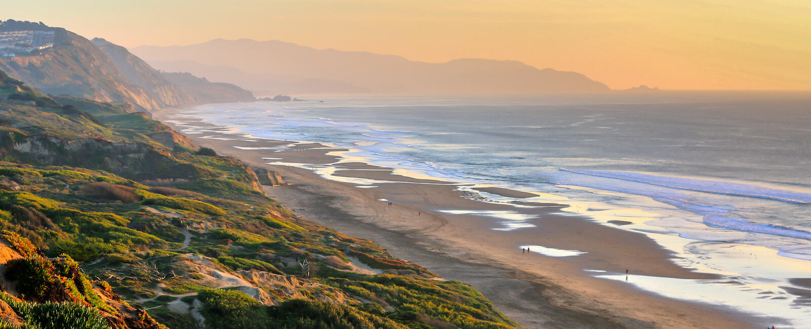 Sweeping vista of the shoreline at Fort Funston national park in San Francisco. 