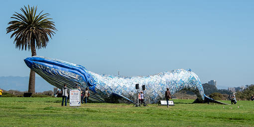 The Big Blue Whale sculpture 