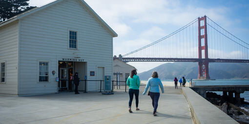 Warming Hut in front of the Golden Gate Bridge