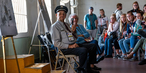 Former Alcatraz guard Jim Albright speaks at the final Alcatraz reunion on August 12, 2018.