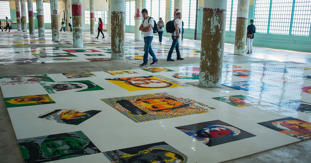 アイ・ウェイウェイ中国チャリティーマスク3枚 MOMA現代アートaiweiwei Ai Weiwei's face masks raise over $1.4M for charity | CNN